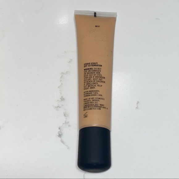 NEW MAC Studio Sculpt Foundation SPF 15 NC37 - Picture 5 of 6